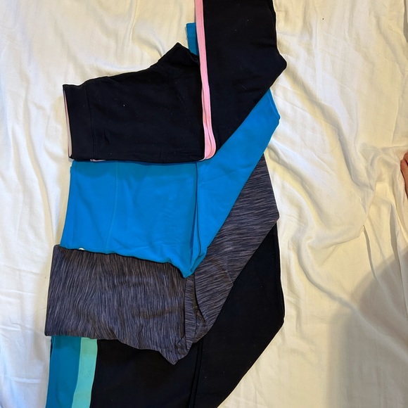 BUNDLE!!! 4 pairs of lululemon crop leggings - Picture 2 of 2